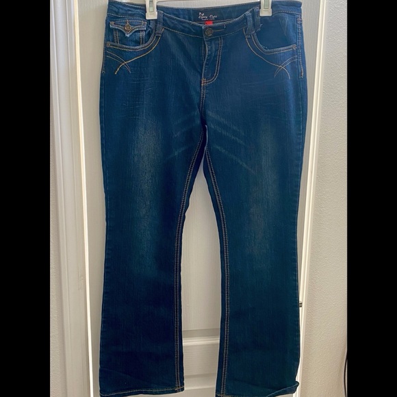 Bootcut Jeans - Picture 1 of 4